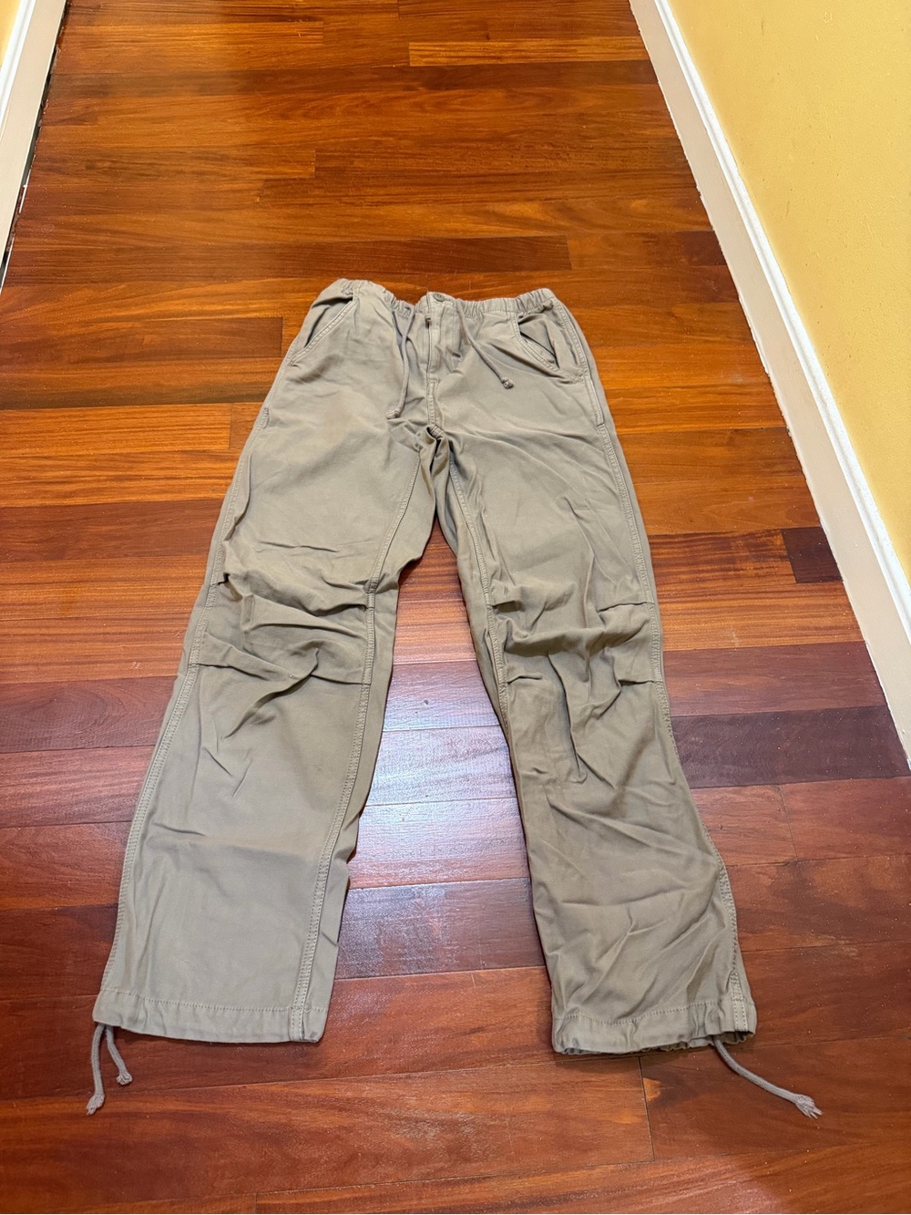 Aritzia TNA Cache Cargo Pants
